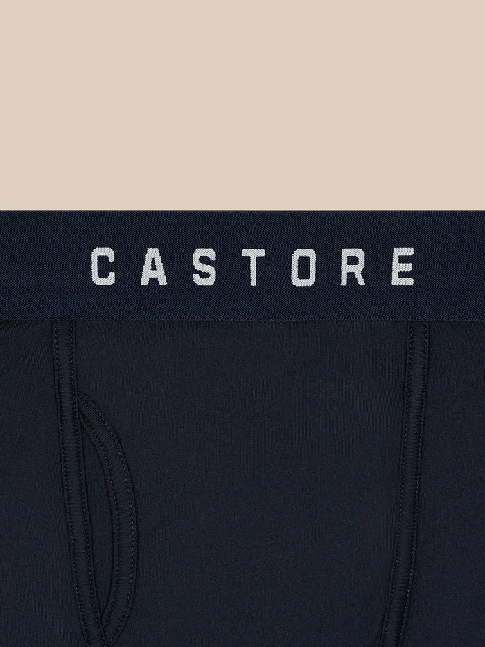 Donker marineblauwe boxer met CASTORE tailleband in close-up