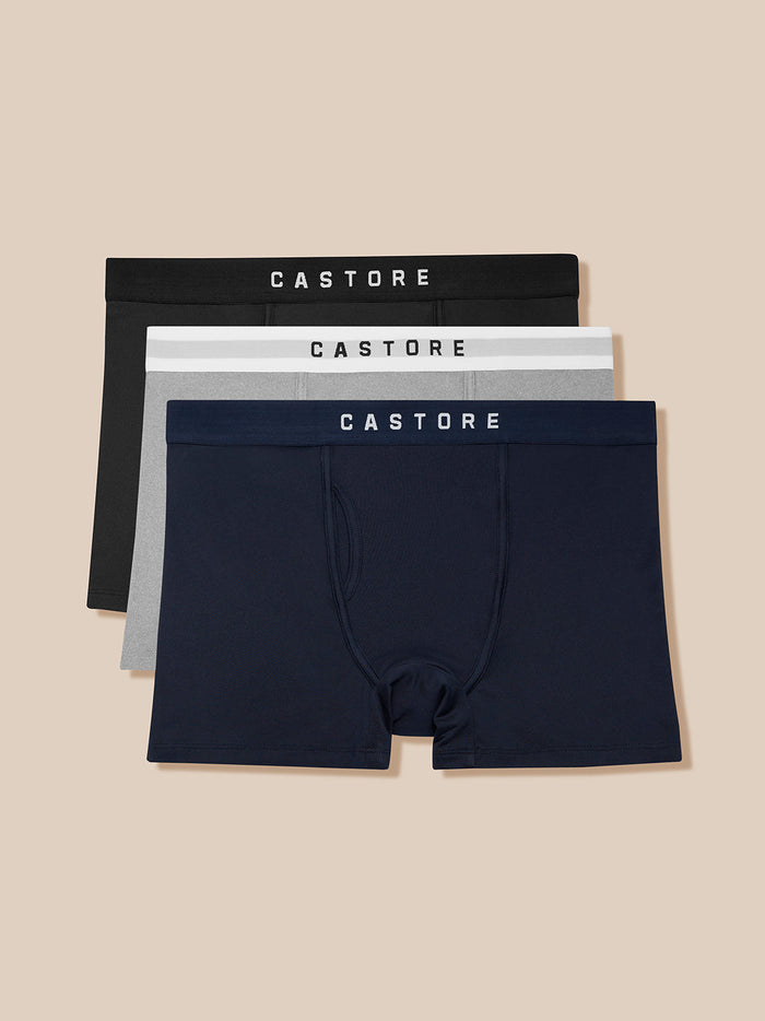 Drie boxershorts in zwart grijs en marineblauw met CASTORE logo op de tailleband