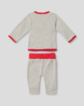 Kledingset voor baby in grijs melange met rode halsboord en mouwboorden en bijpassende rode broek