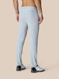 Achteraanzicht van de lichtgrijze Club Golfbroek met Castore-logo op de achterzak.