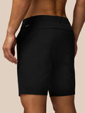 Zwarte heren golf short gezien vanaf achteren met riemlussen en ProTek branding op tailleband