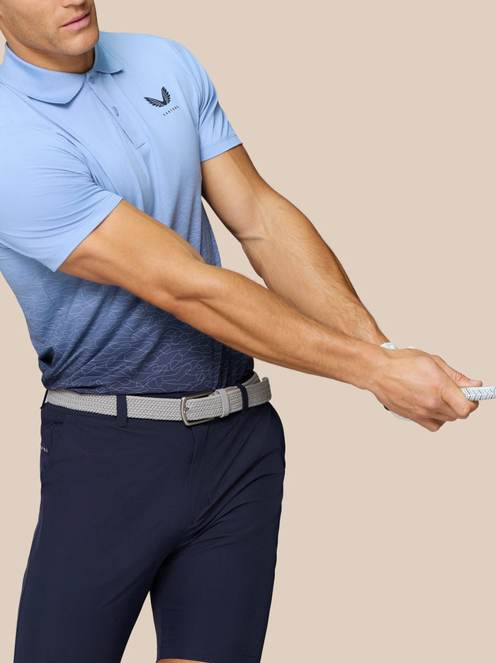 Achterkantweergave van Club Golf Grafische Polo in lichtblauw met ombre print en Castore-logo op de rug