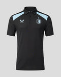 Zwarte trainingspolo met lichtblauwe schouderpanelen en Feyenoord en Castore logo's
