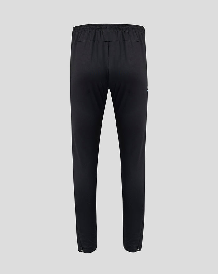 Achteraanzicht van een zwarte trainingsbroek met elastische tailleband