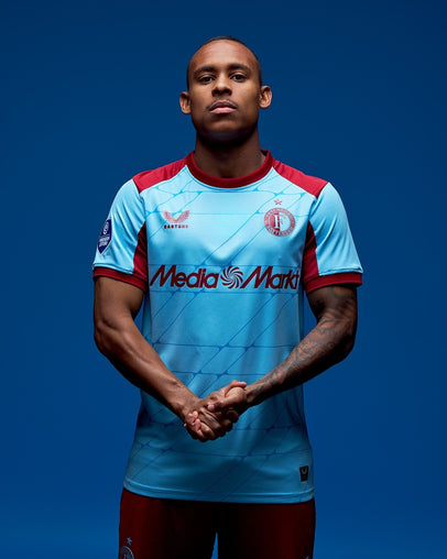 Feyenoord サッカーユニフォーム 4点セット - メルカリ