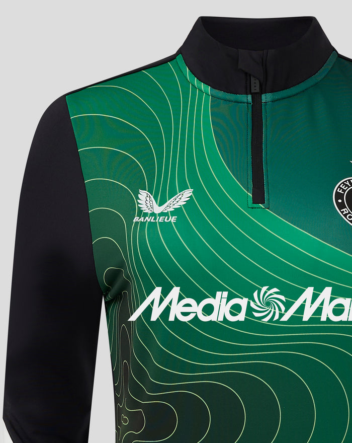 Close up of the front upper chest on a green Feyenoord Banlieue top showing the curved line pattern and quarter zip collar