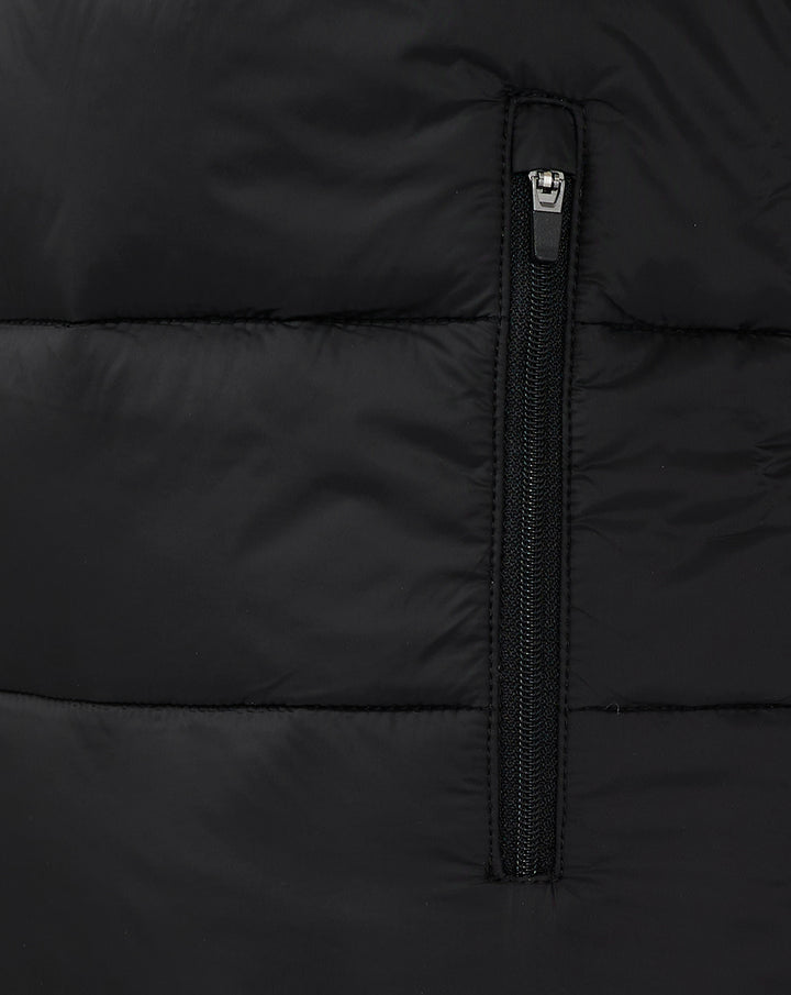 Front zipper detail on black Feyenoord Core women's gilet