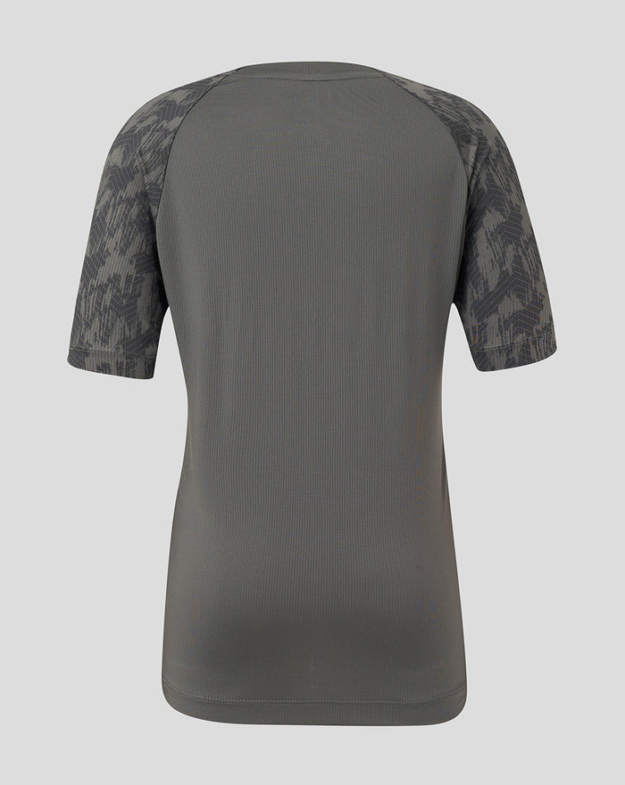 Achterkant van een junior Feyenoord Coaches Training T-Shirt met donker lijf en camouflage patroon op de mouwen