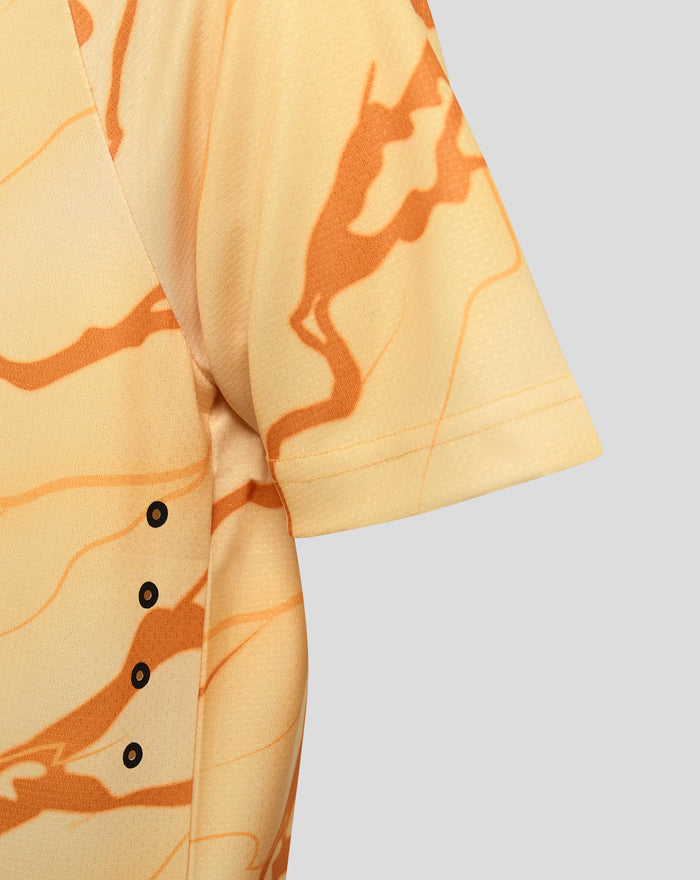Close up of sleeve and lower print on Feyenoord Vierde Shirt with orange camouflage pattern and dark cuff