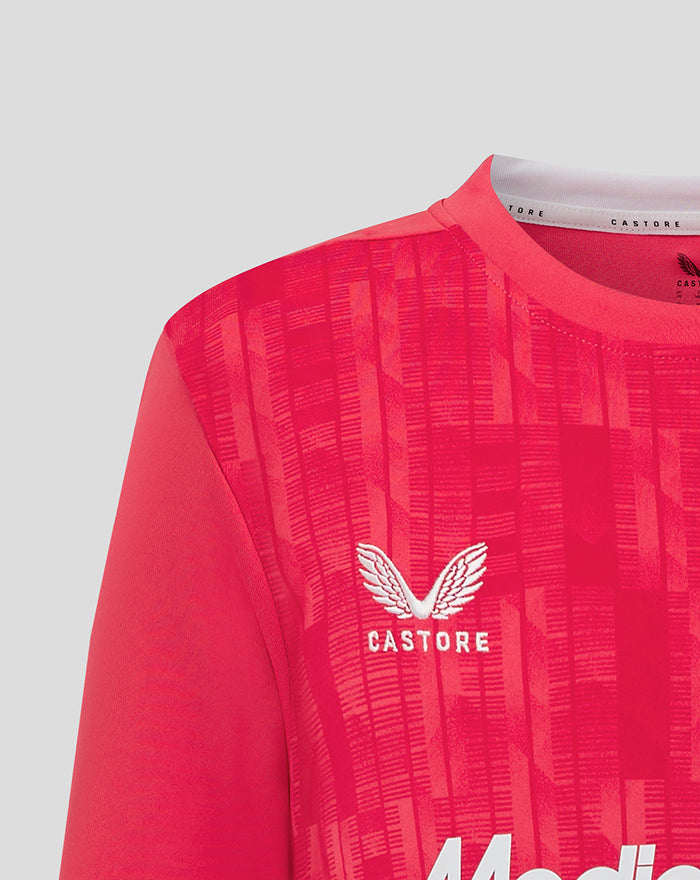 Close-up of the collar and chest on the keeper shirt with Castore branding and the Feyenoord crest