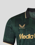 Detail of the collar and chest with black collar and beige trim, dark green pattern, and gold wing emblem with Het Legioen text.